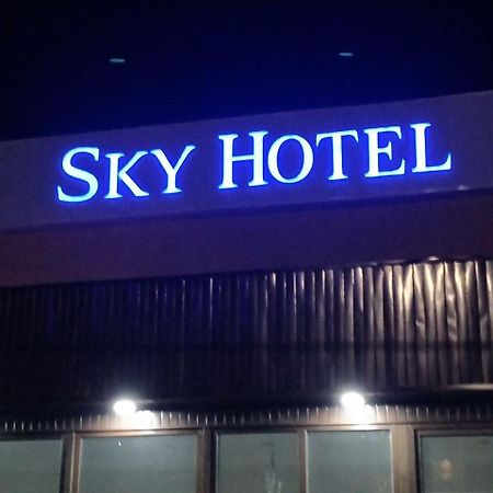 Sky Hotel Bisjkek Buitenkant foto