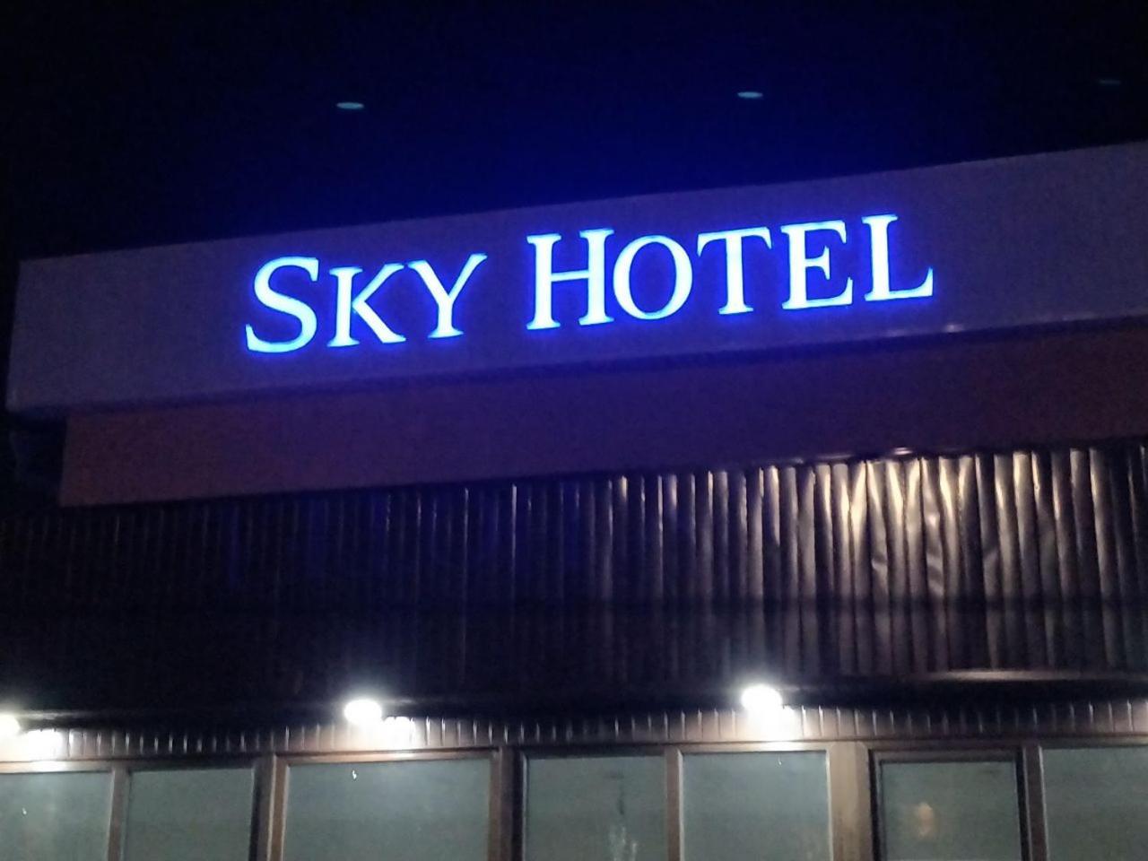 Sky Hotel Bisjkek Buitenkant foto